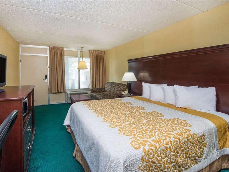 Days Inn By Wyndham Paducah Bagian luar foto