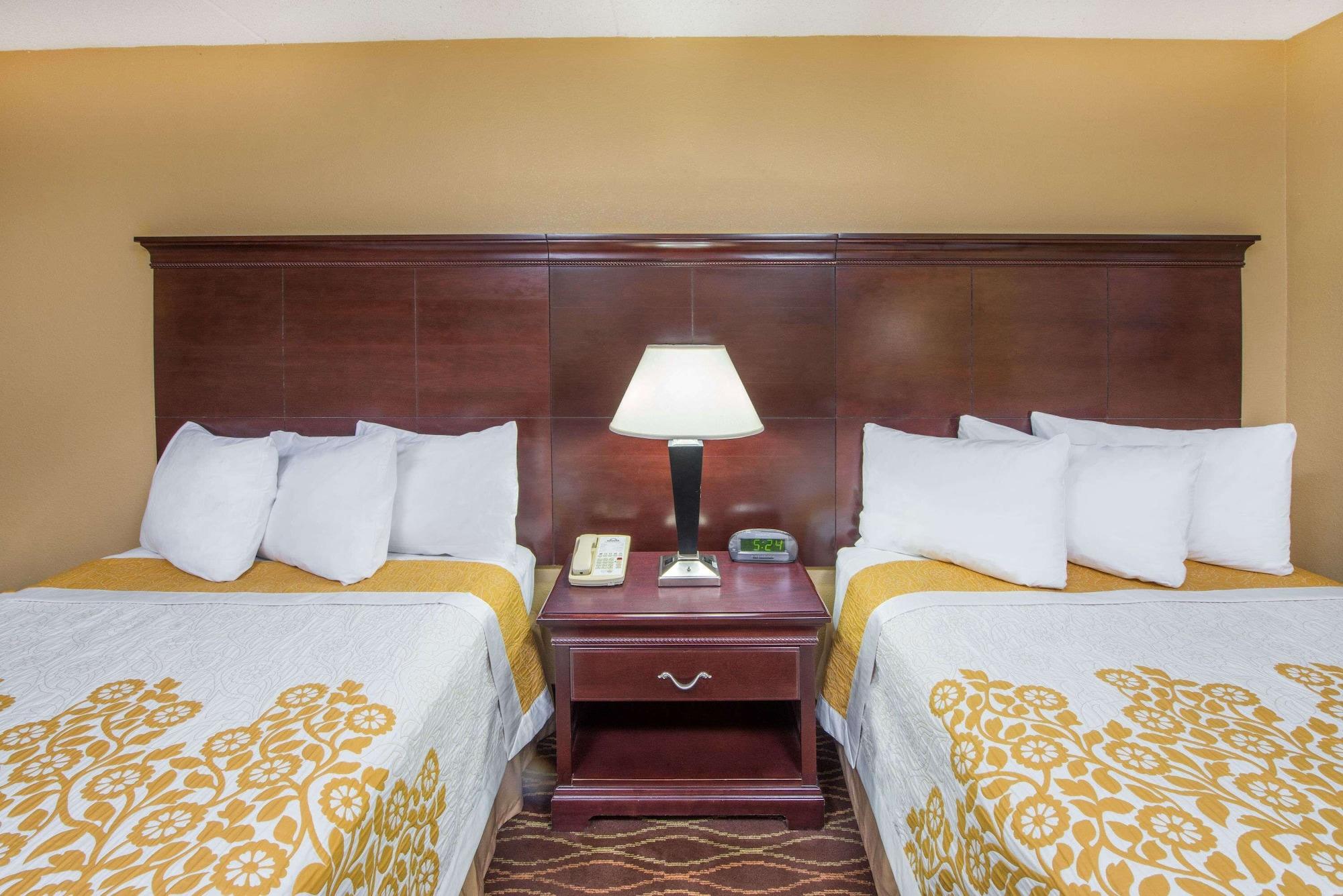 Days Inn By Wyndham Paducah Bagian luar foto