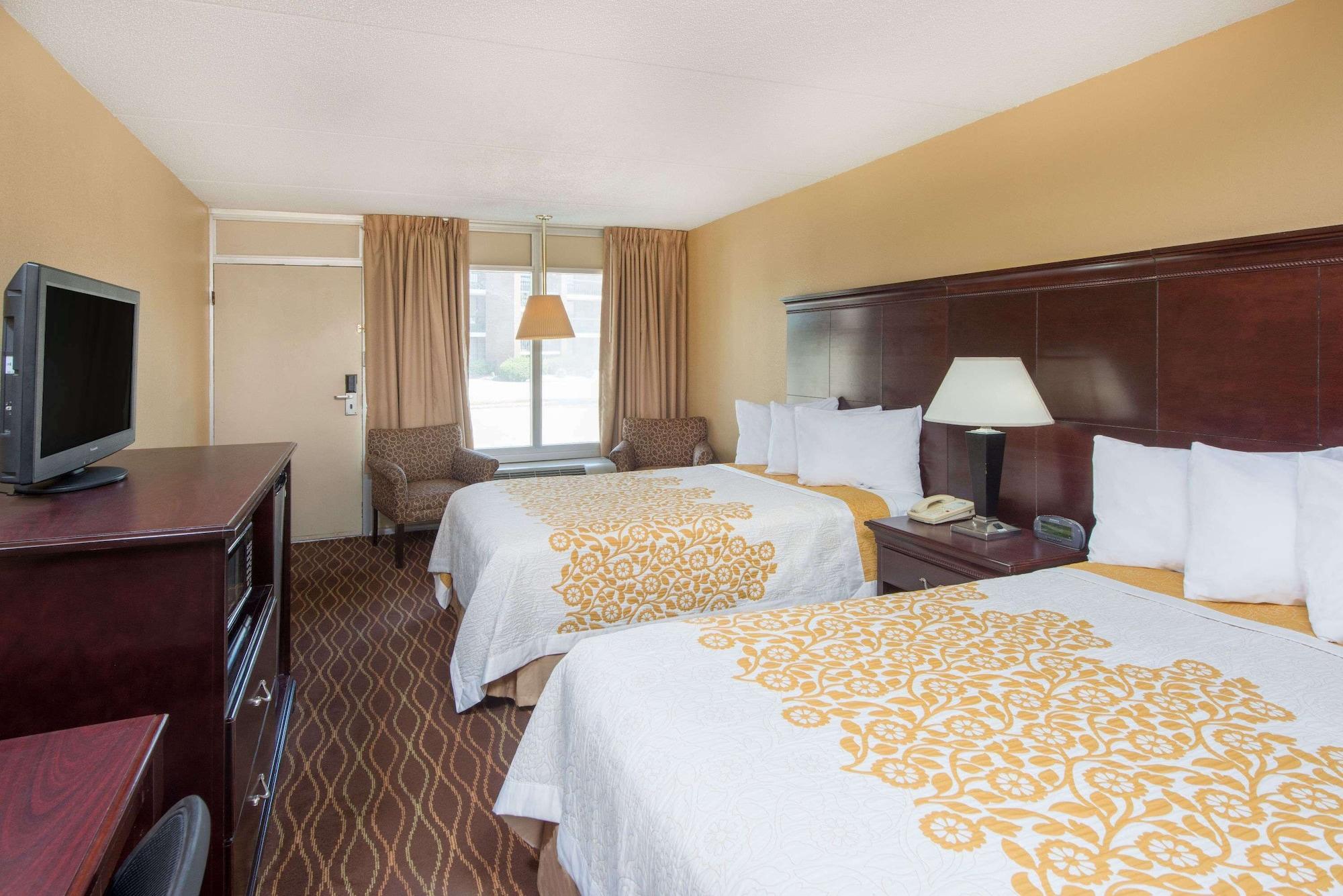 Days Inn By Wyndham Paducah Bagian luar foto