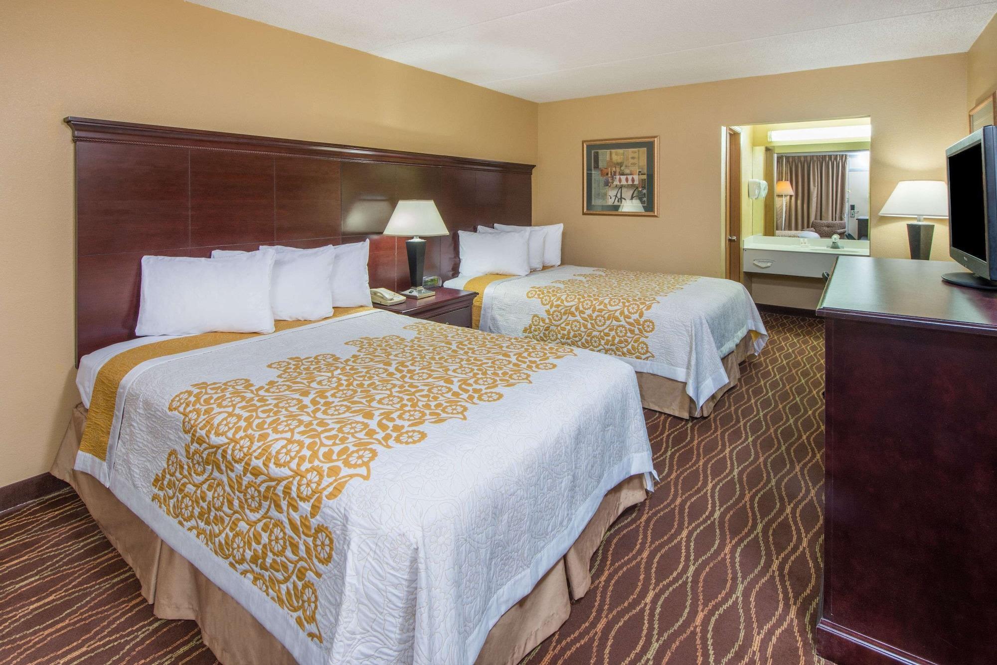 Days Inn By Wyndham Paducah Bagian luar foto
