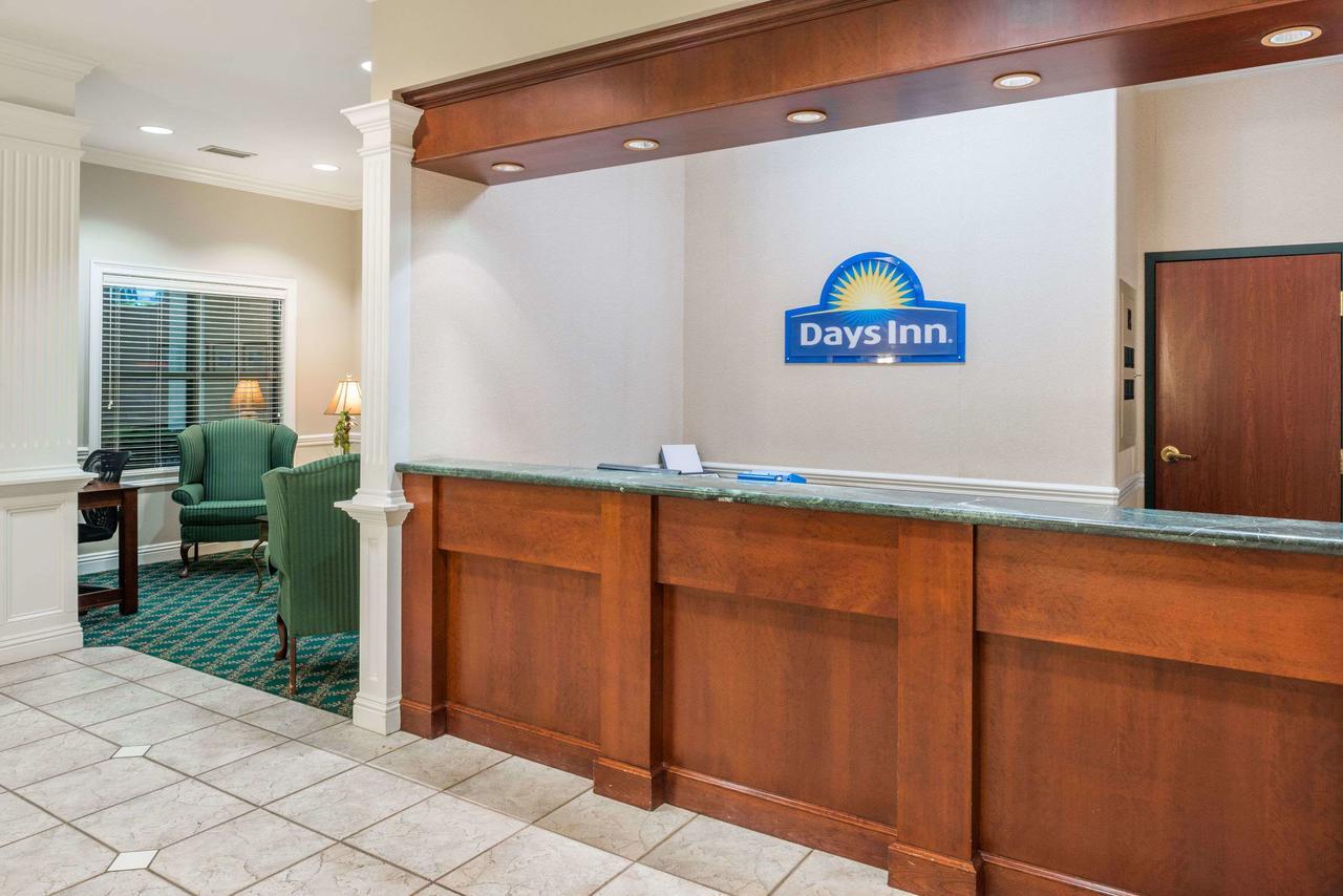 Days Inn By Wyndham Paducah Bagian luar foto